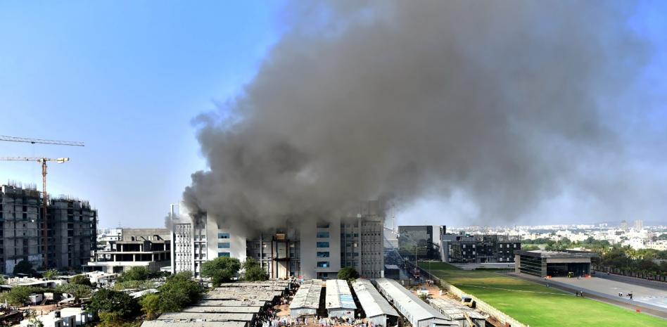 Incendio de una de las instalaciones de vacunas en India